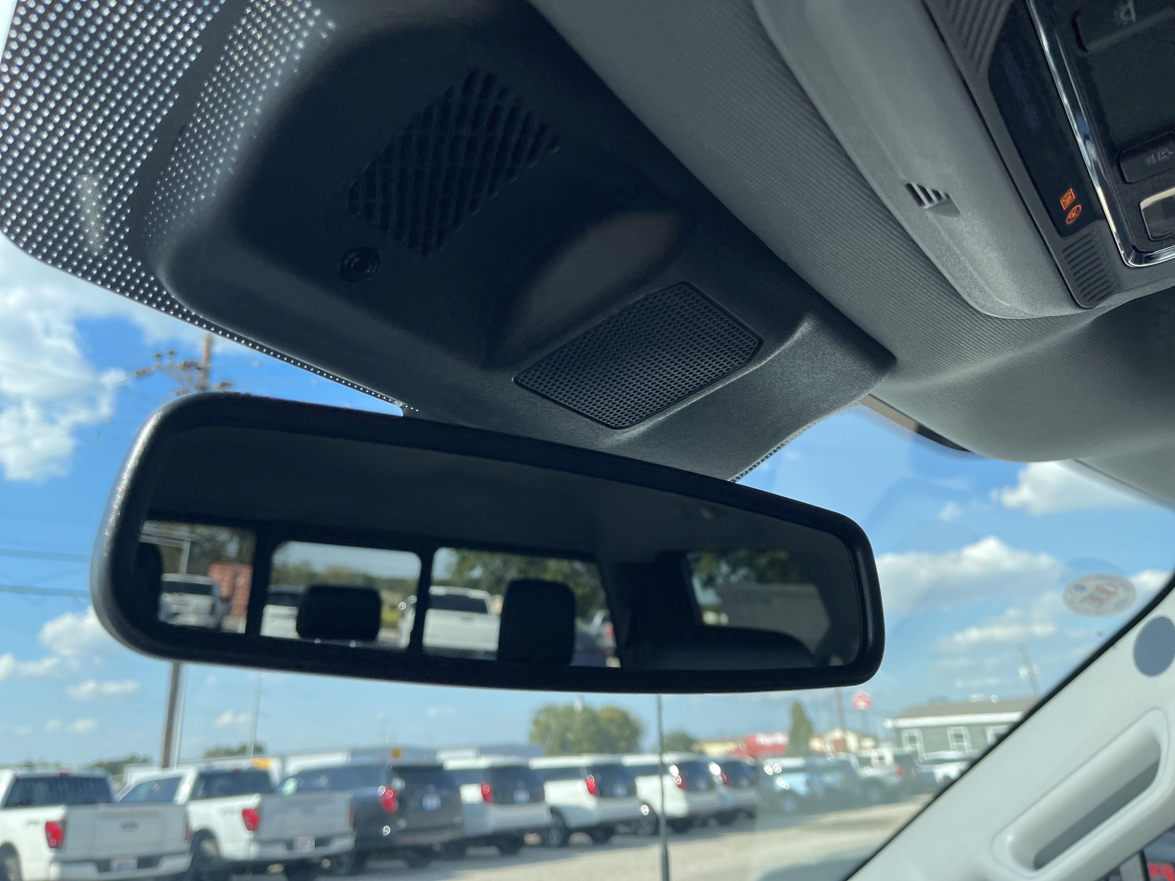 2027 Ford Super Duty F-350 DRW F-350® Lariat®