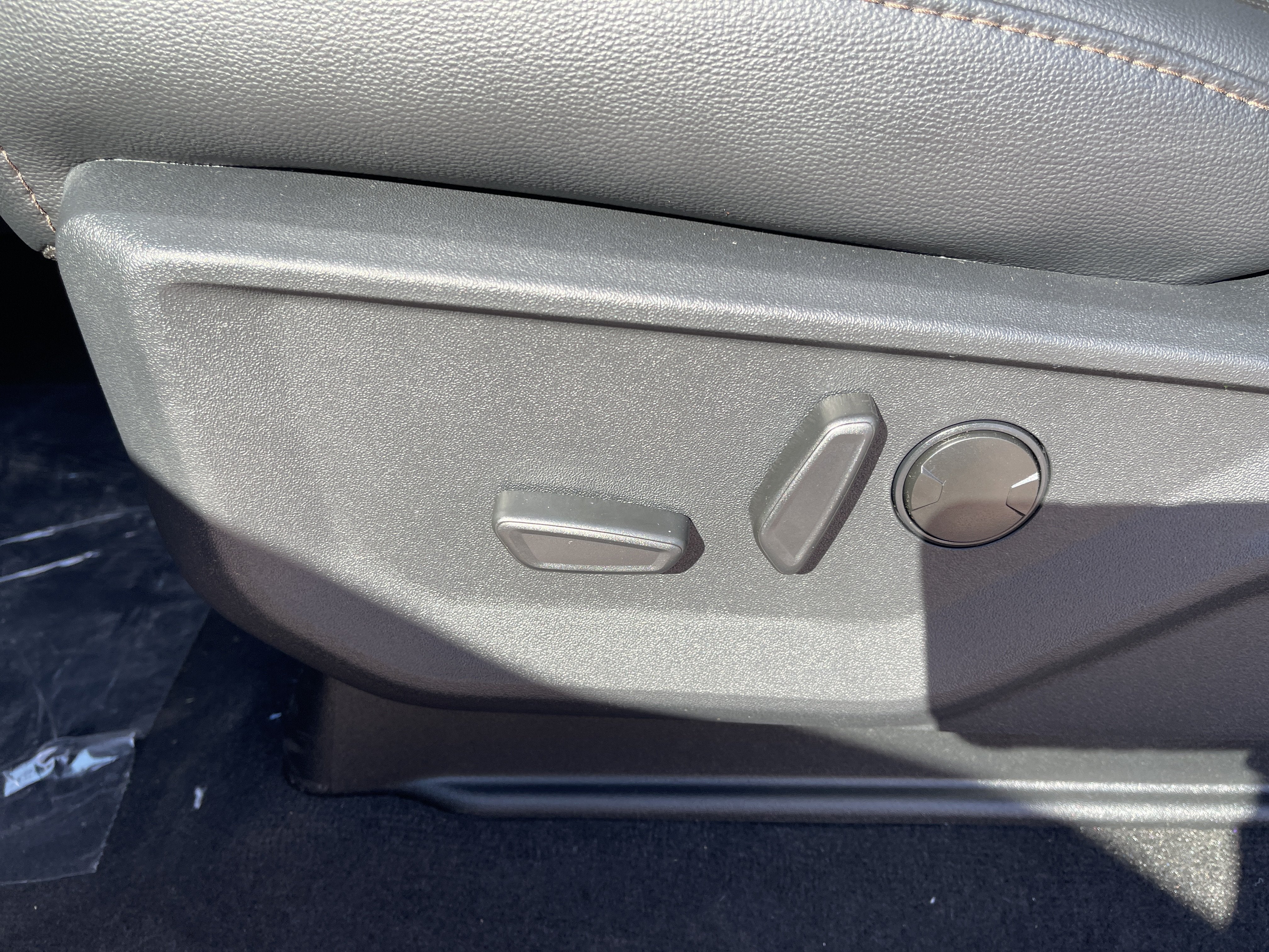 2027 Ford Super Duty F-350 DRW F-350® Lariat®