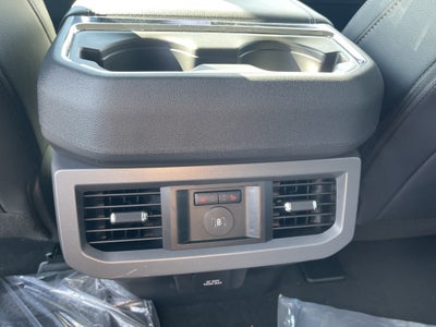 2027 Ford Super Duty F-350 DRW F-350® Lariat®