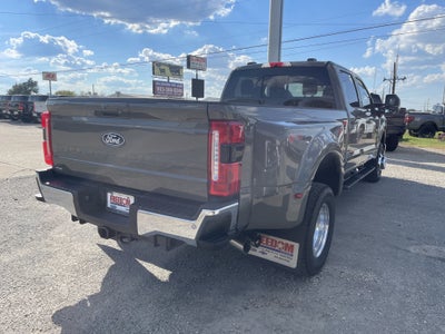 2027 Ford Super Duty F-350 DRW F-350® Lariat®