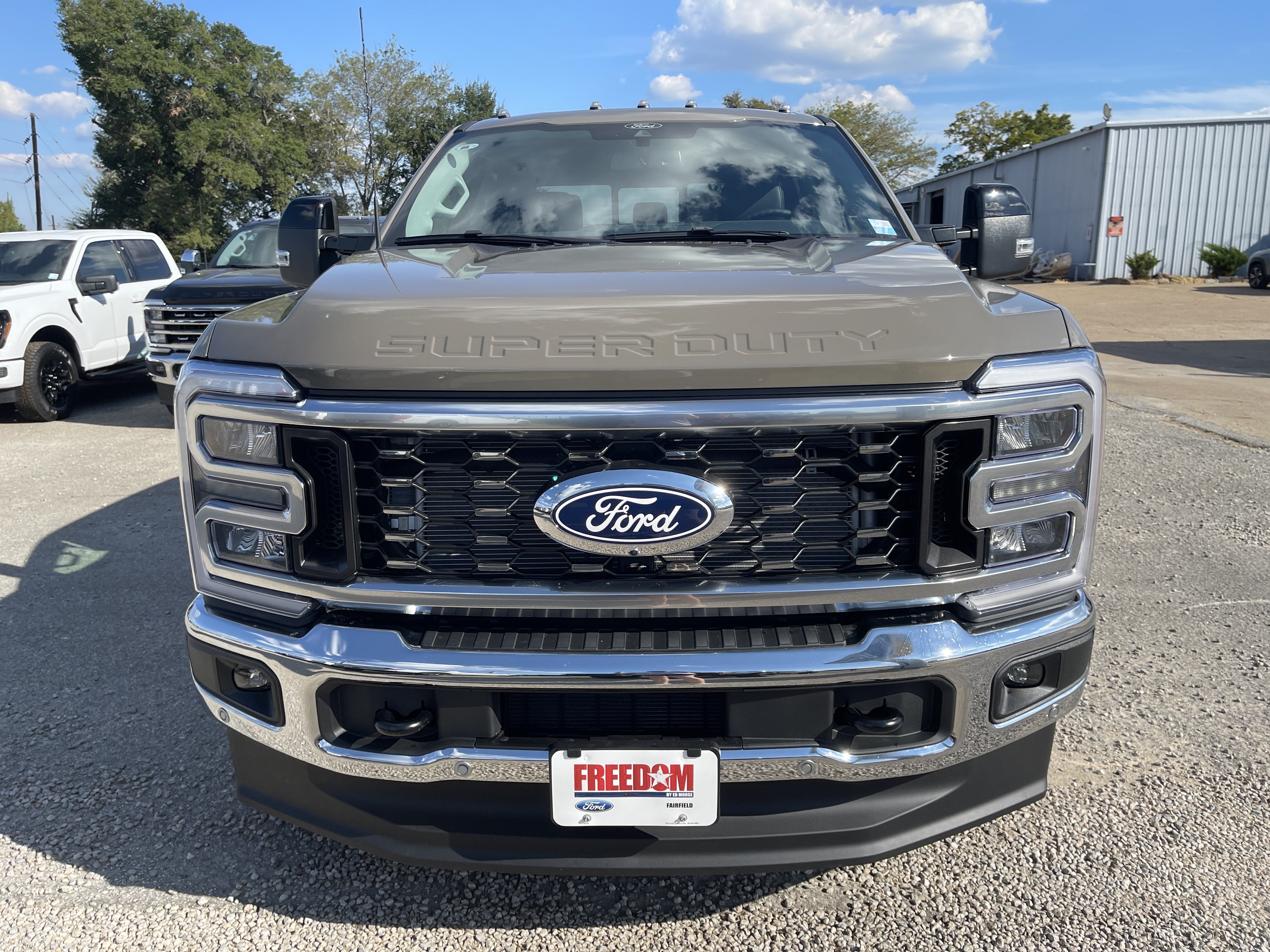 2027 Ford Super Duty F-350 DRW F-350® Lariat®