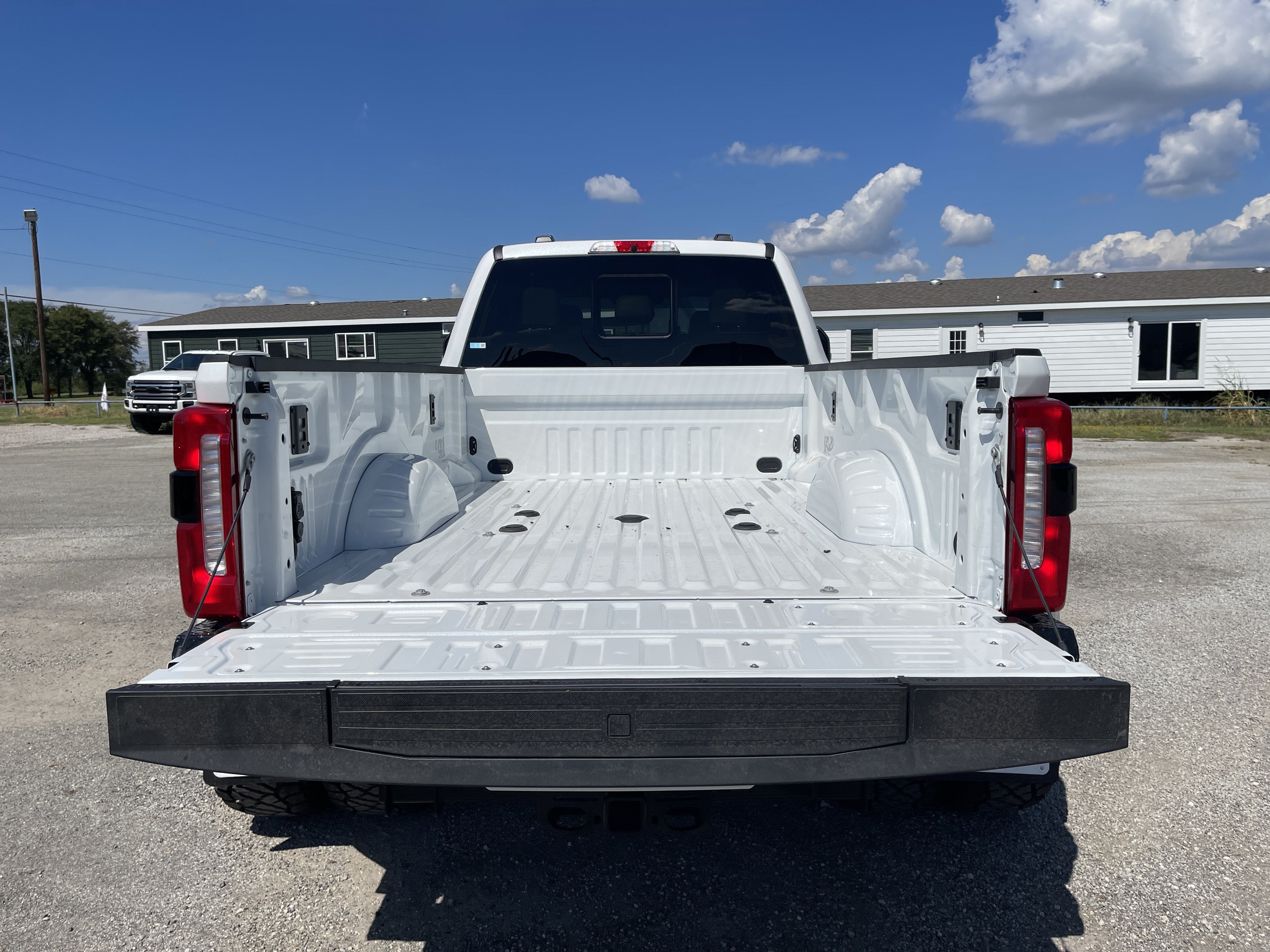 2026 Ford Super Duty F-350 DRW LARIAT
