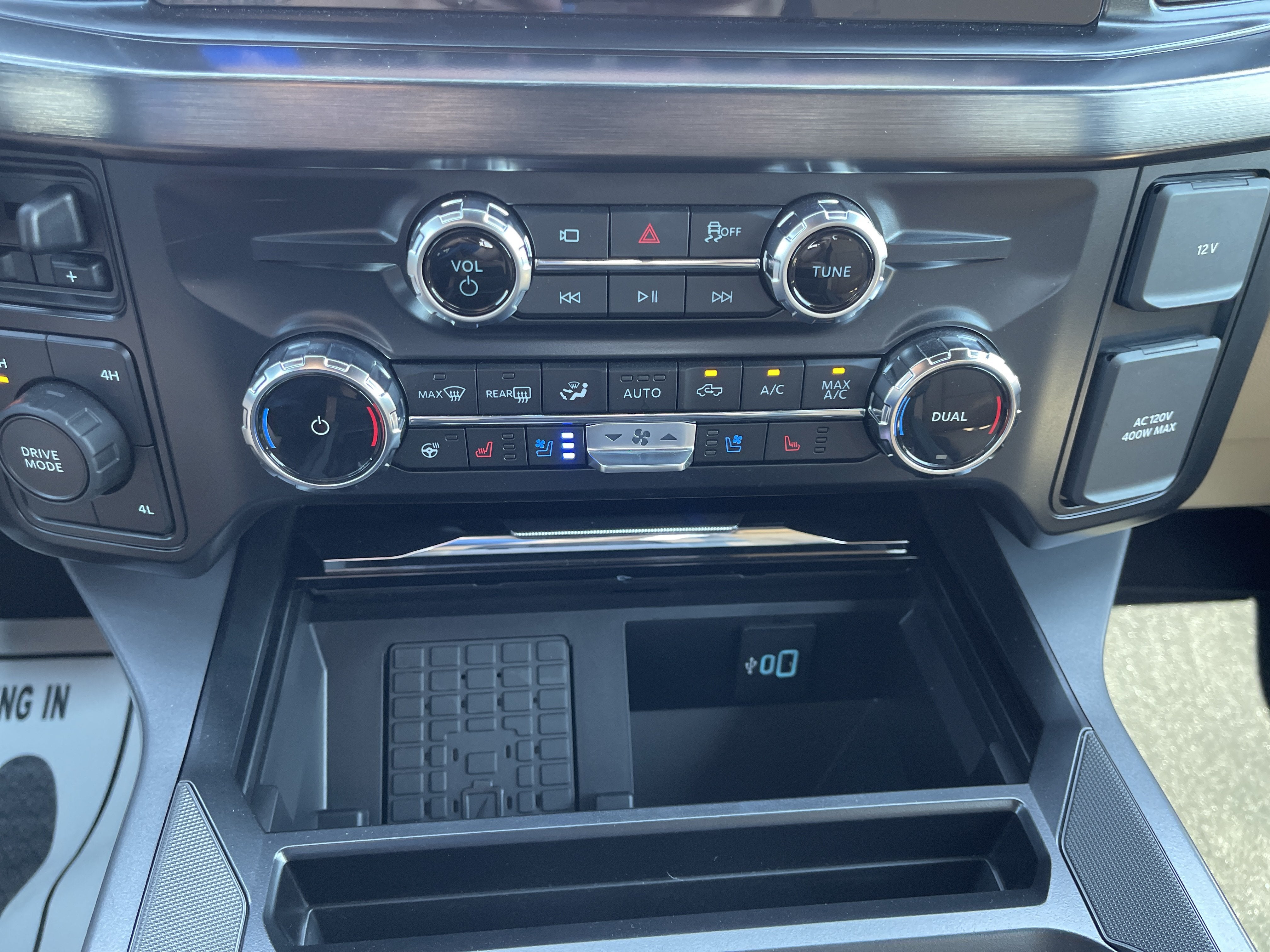 2026 Ford Super Duty F-350 DRW LARIAT