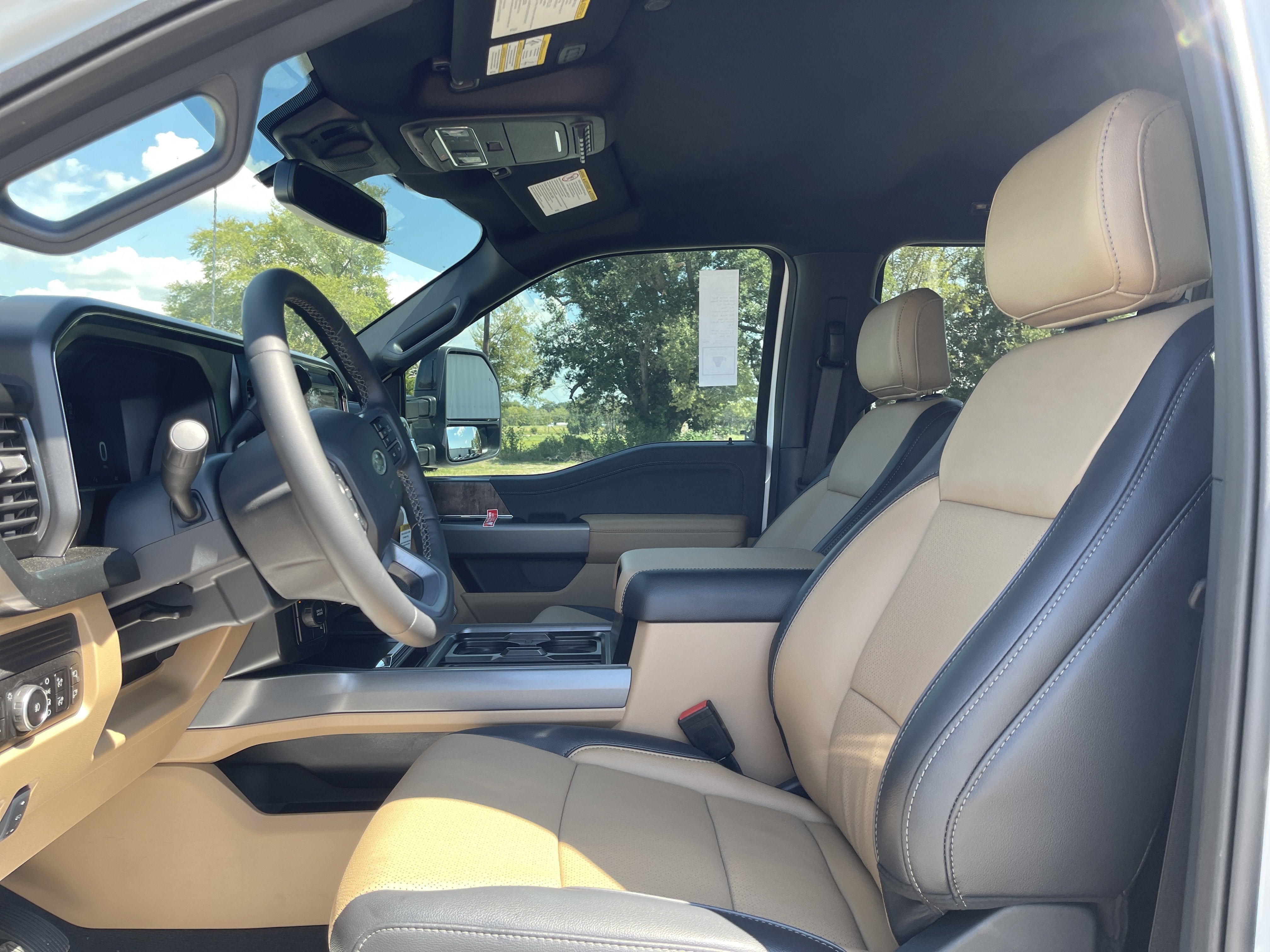 2026 Ford Super Duty F-350 DRW LARIAT
