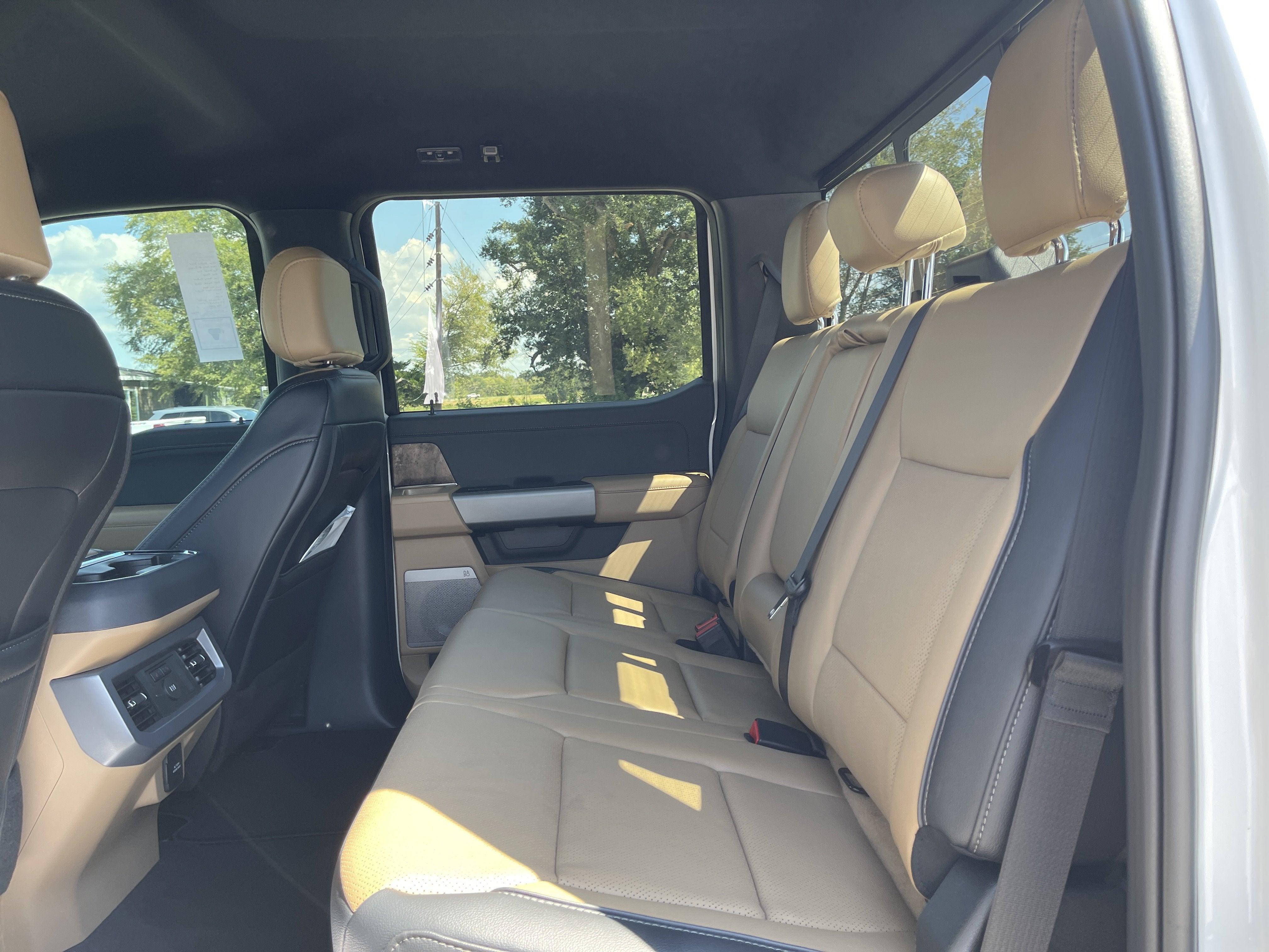 2026 Ford Super Duty F-350 DRW LARIAT