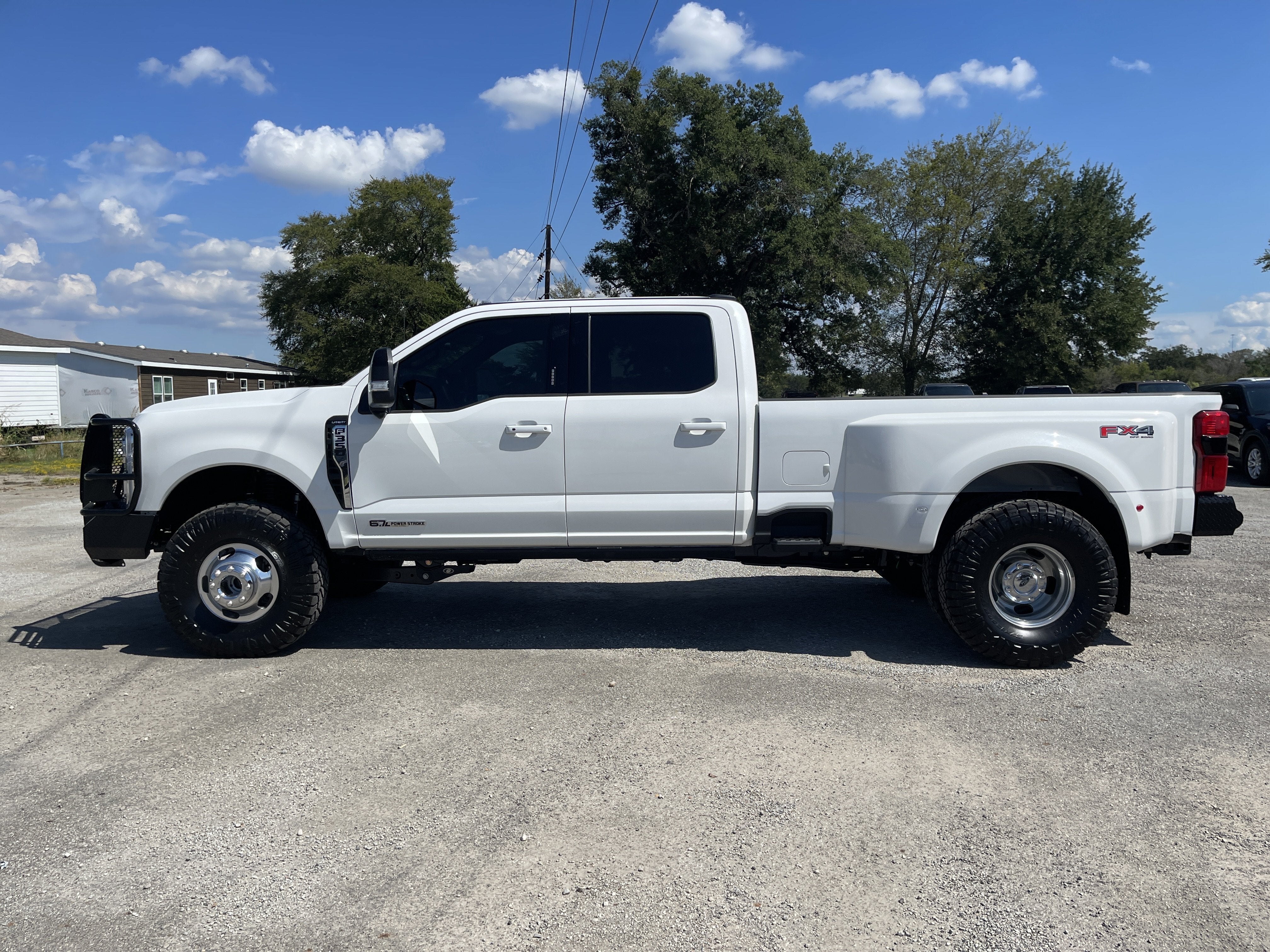2026 Ford Super Duty F-350 DRW LARIAT