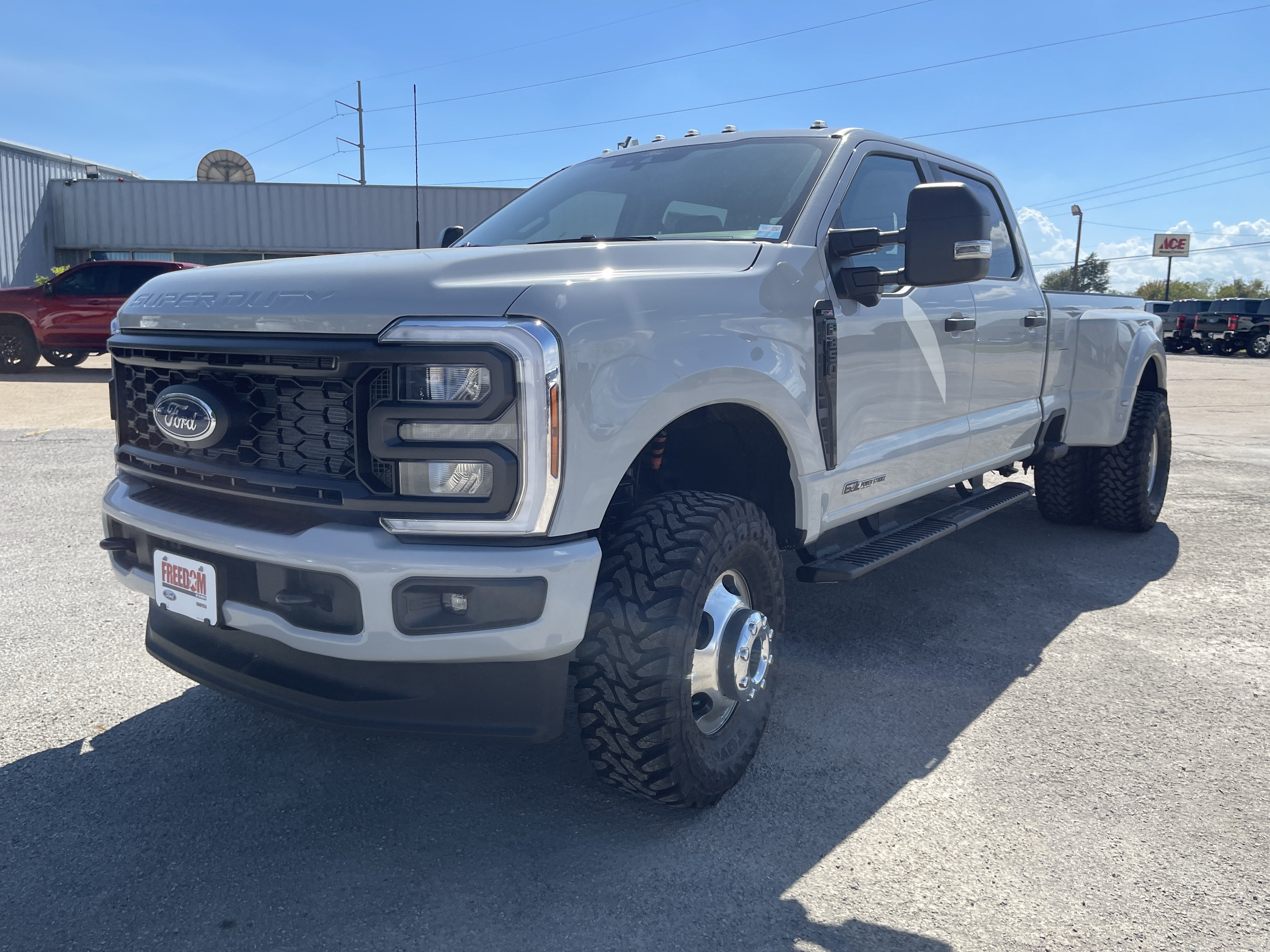 2026 Ford Super Duty F-350 DRW XLT