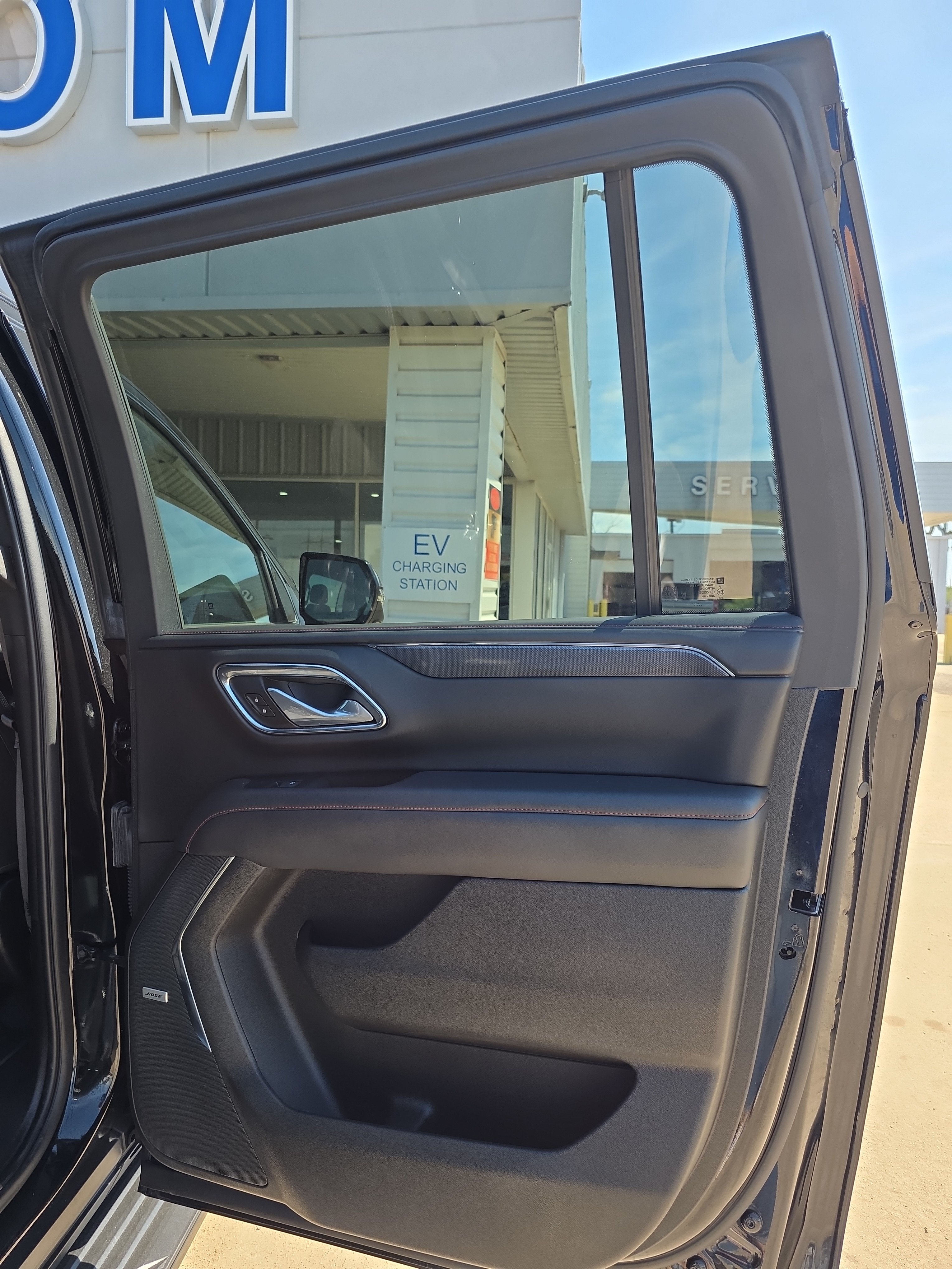2023 Chevrolet Suburban RST