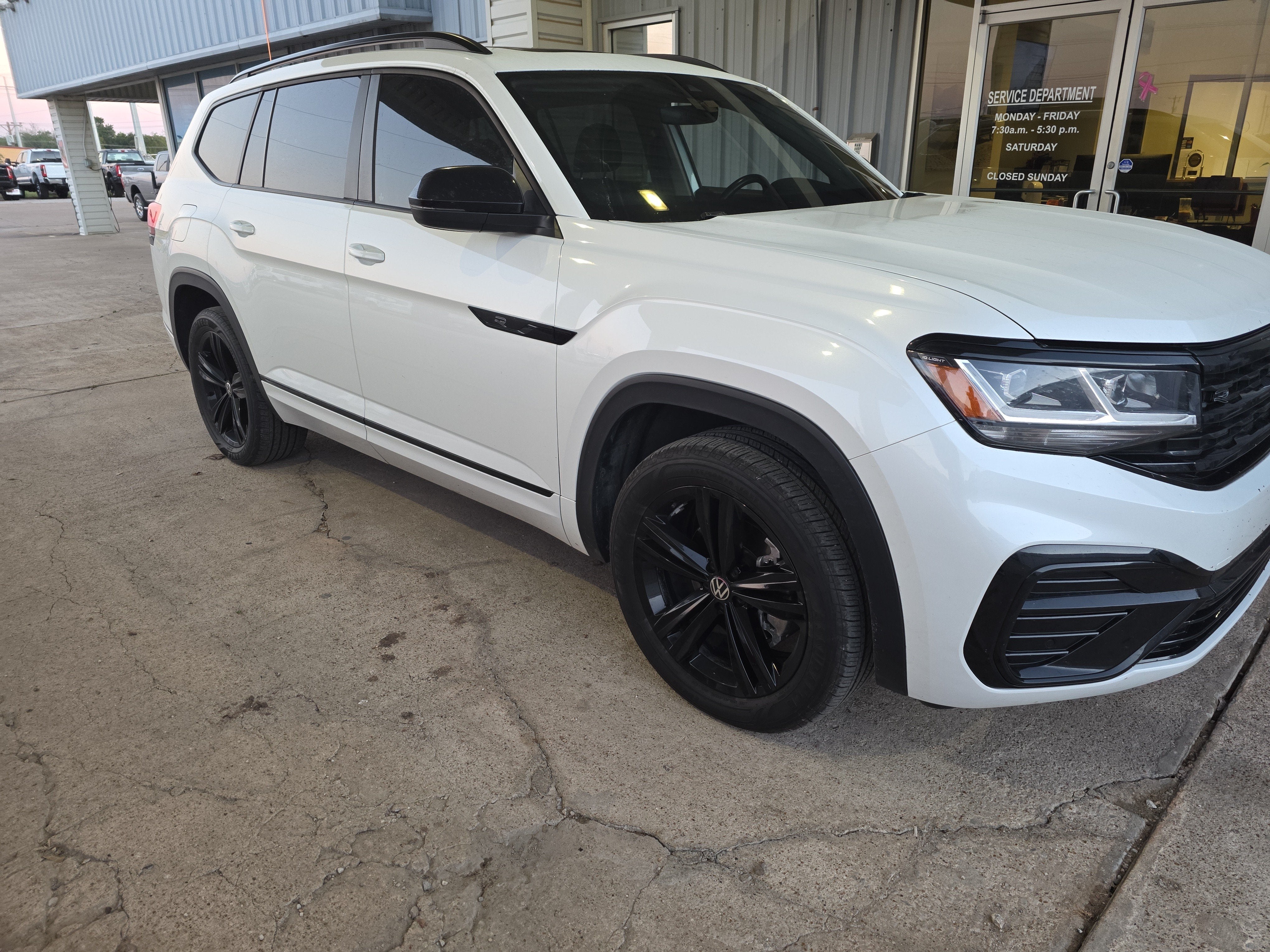 2023 Volkswagen Atlas 3.6L V6 SEL R-Line Black