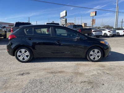 2016 Kia Forte 5-Door LX