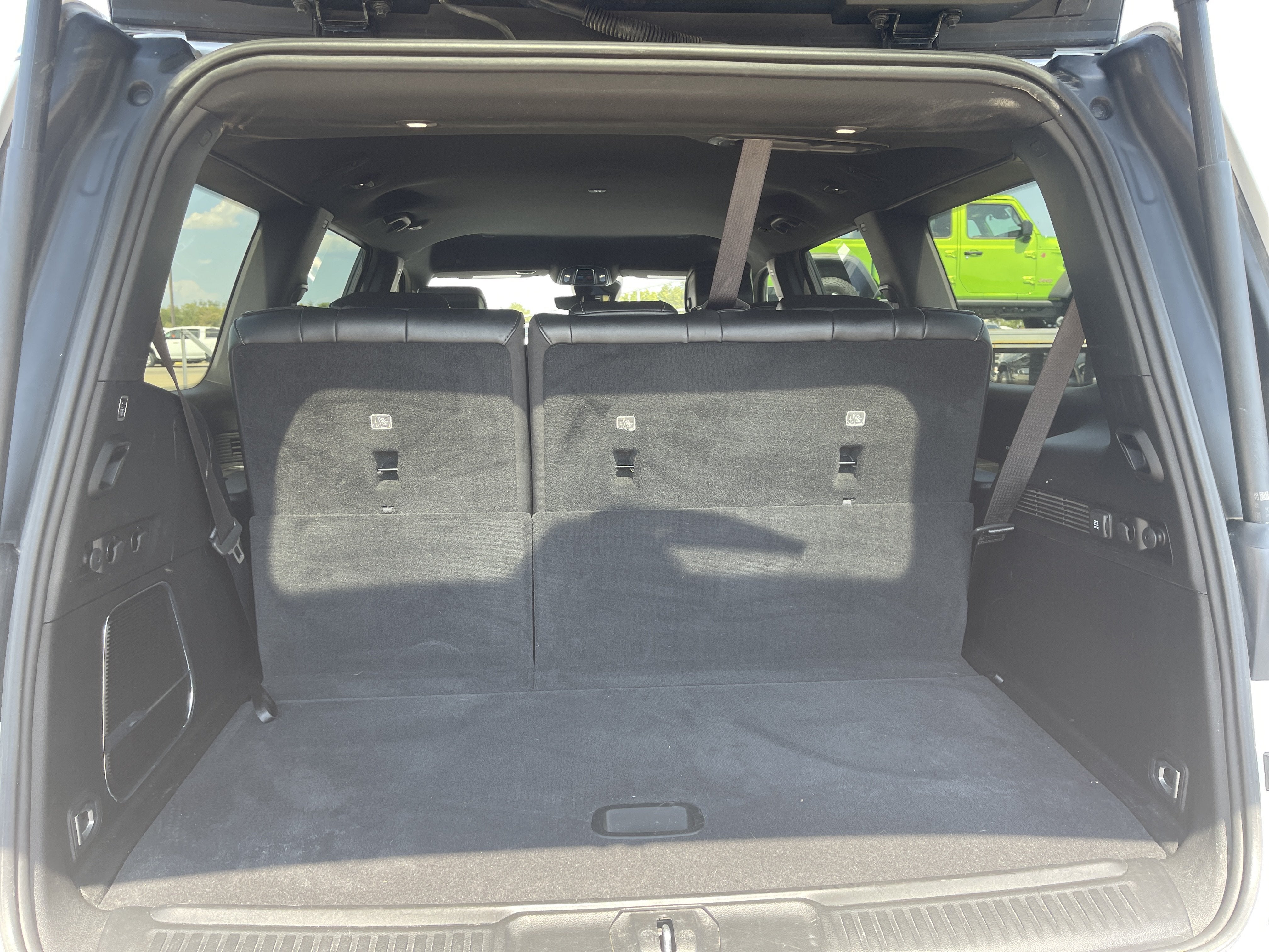 2023 Jeep Wagoneer Base