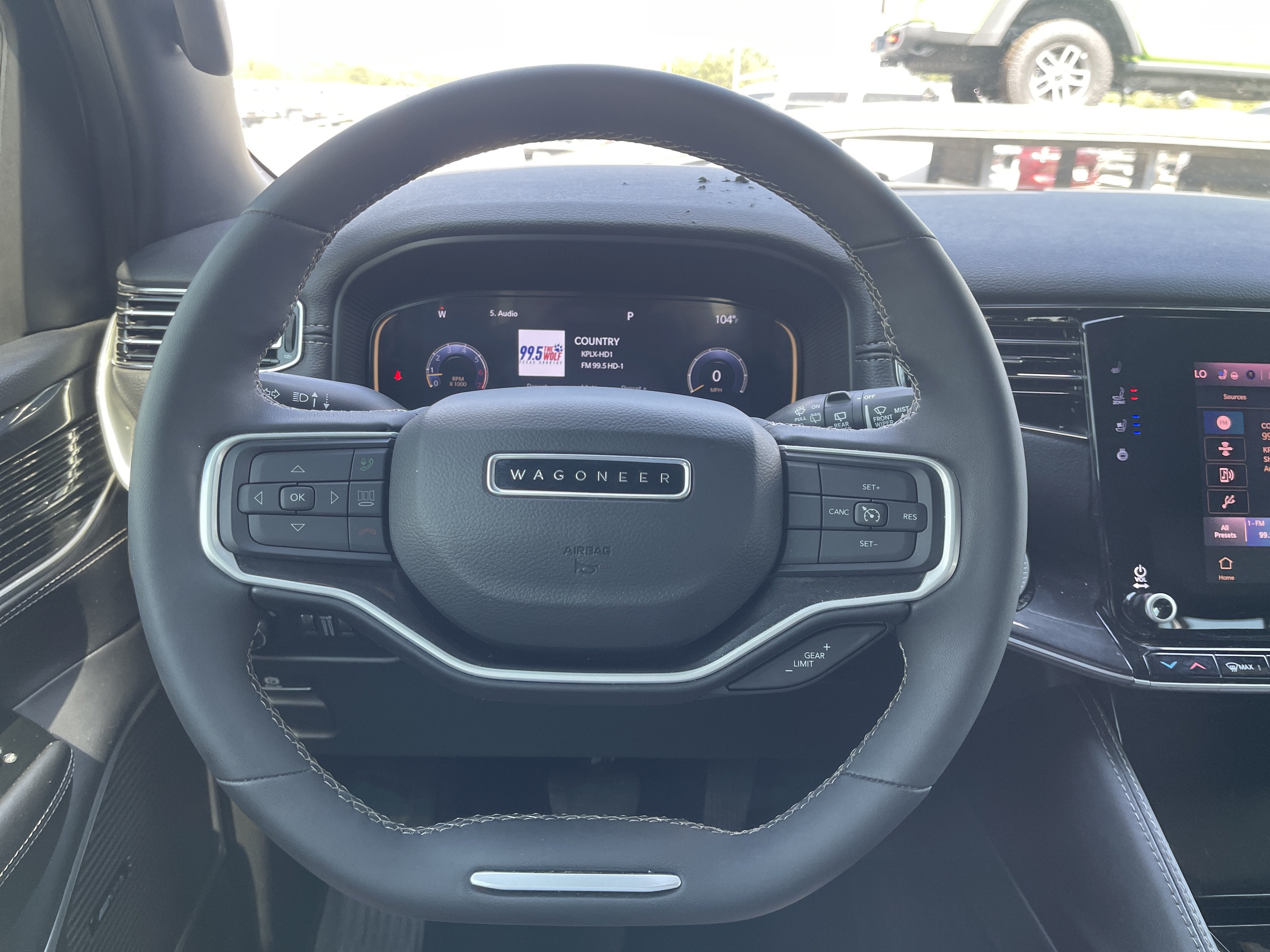 2023 Jeep Wagoneer Base