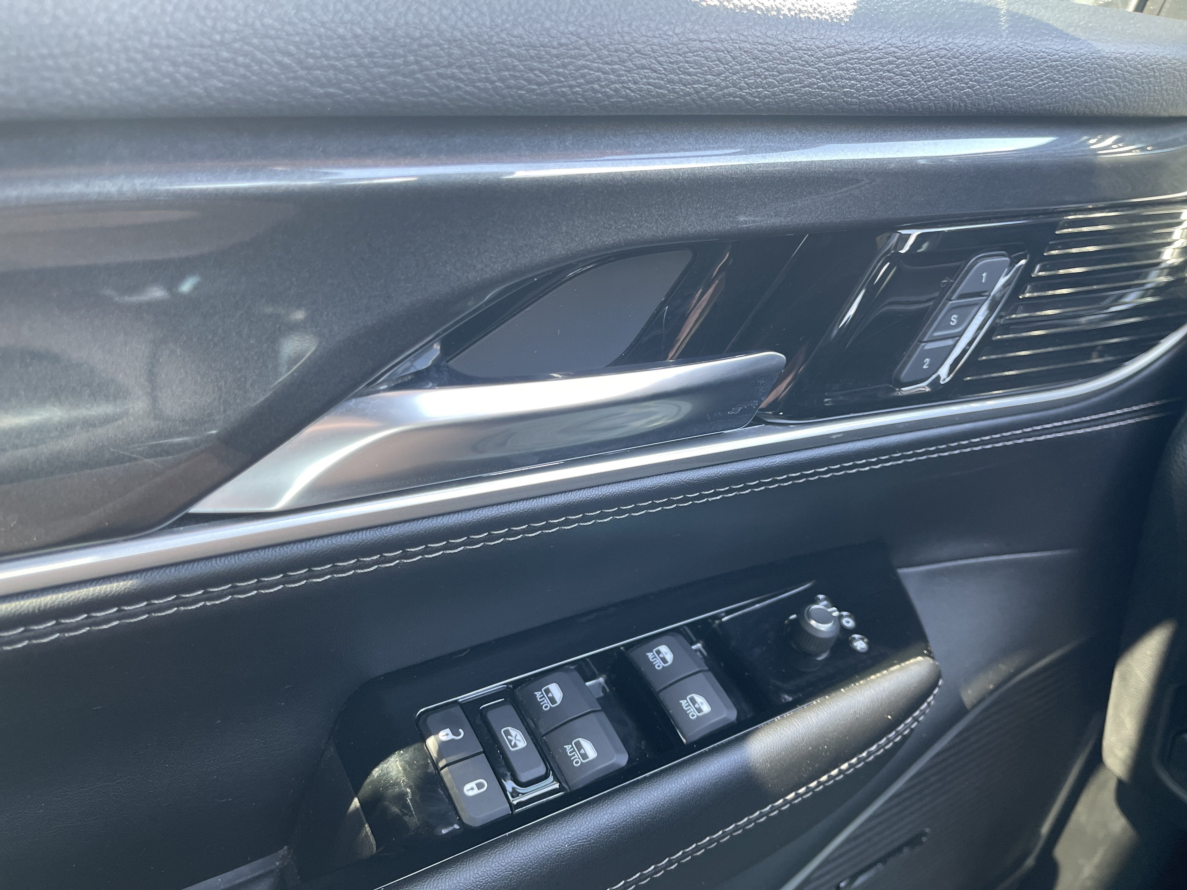 2023 Jeep Wagoneer Base
