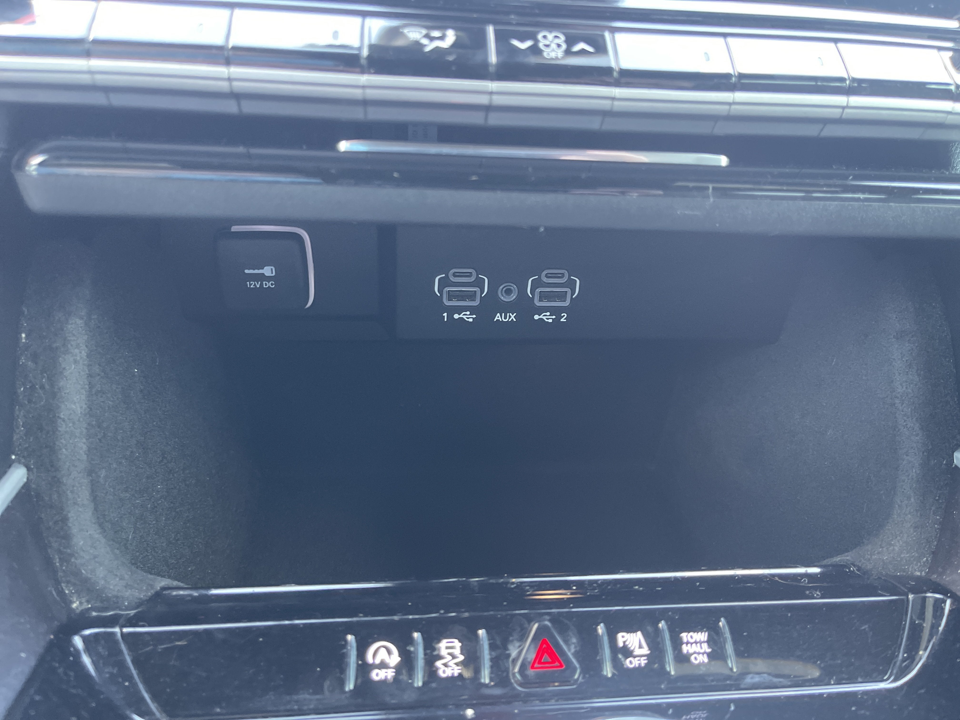 2023 Jeep Wagoneer Base