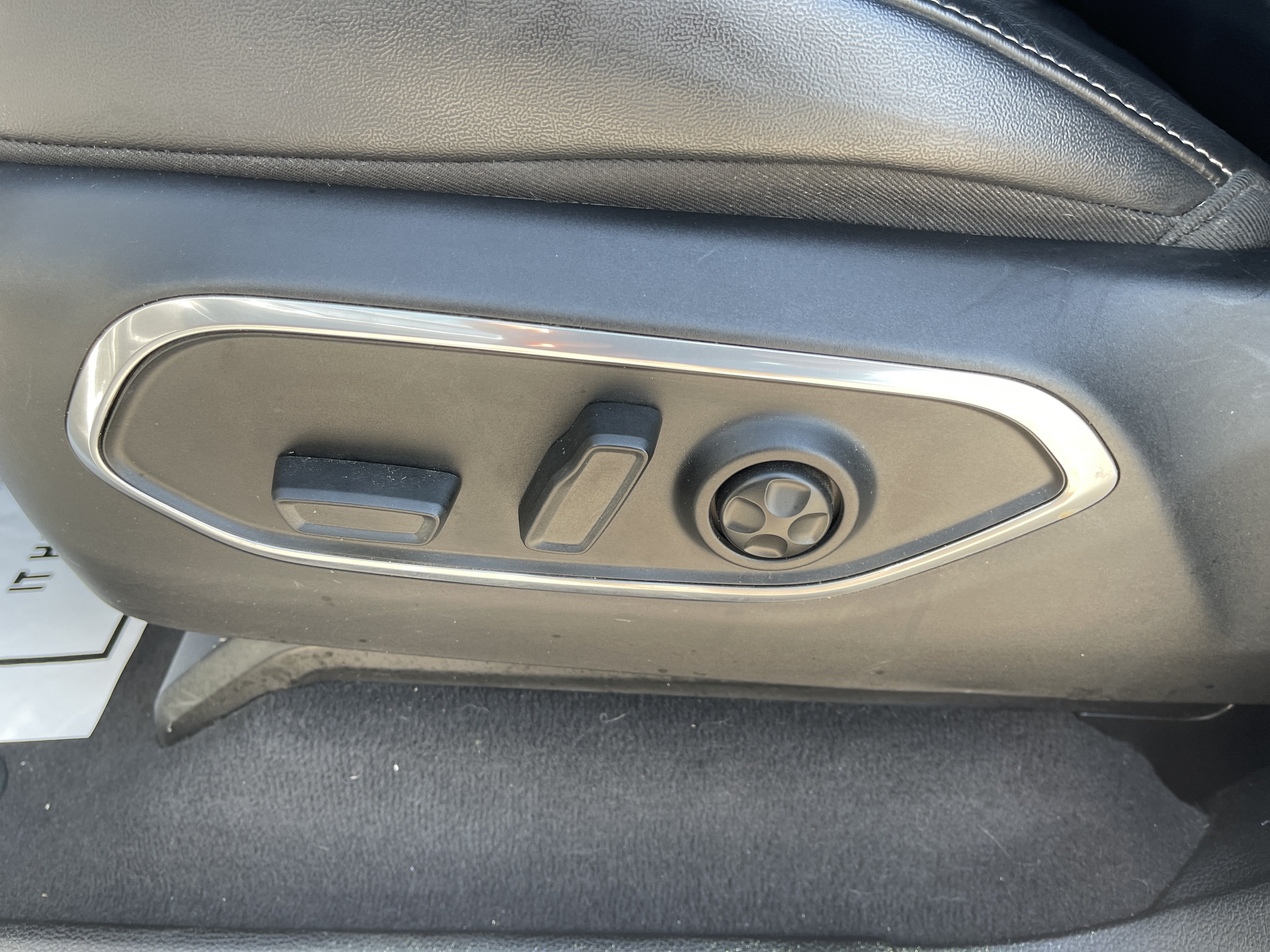 2023 Jeep Wagoneer Base