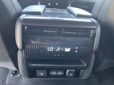 2023 Jeep Wagoneer Base