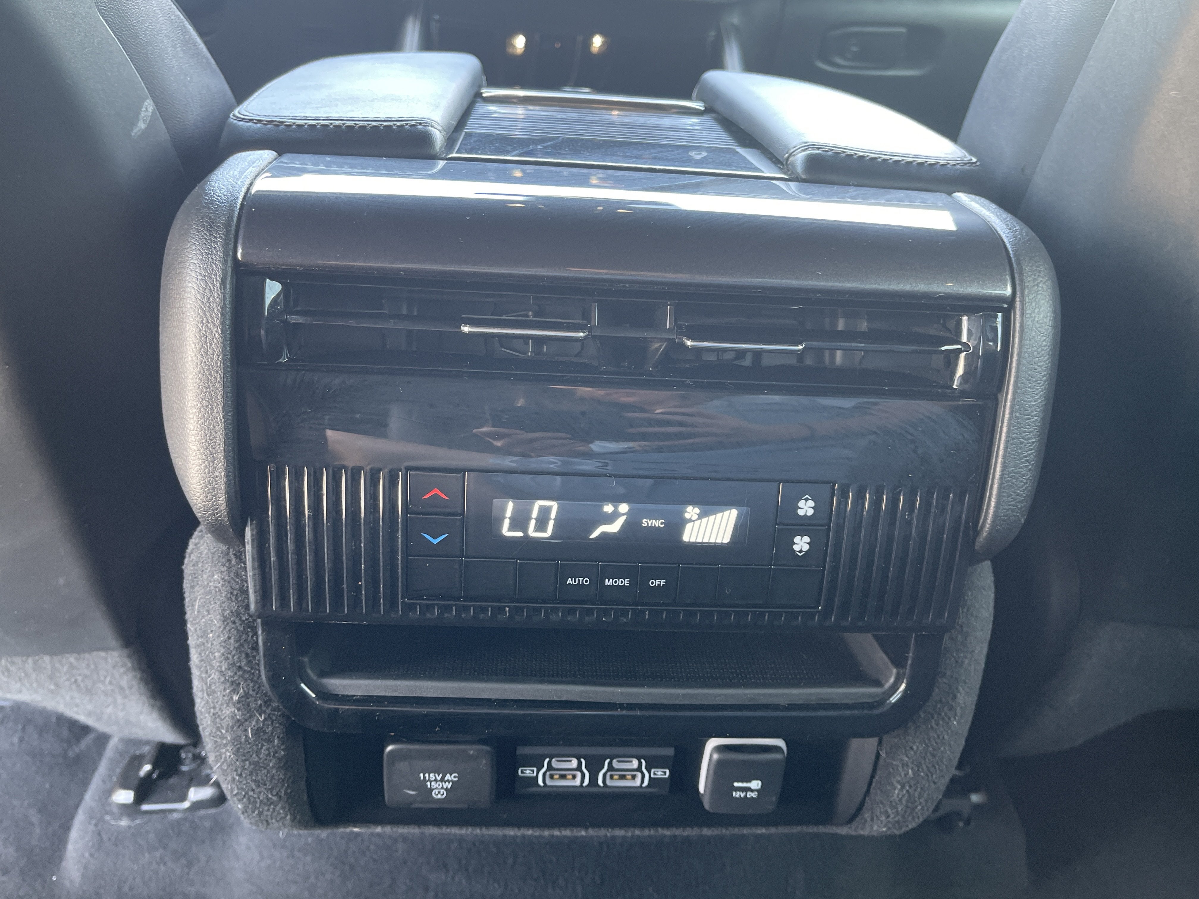 2023 Jeep Wagoneer Base