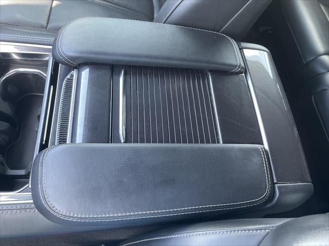 2023 Jeep Wagoneer Base