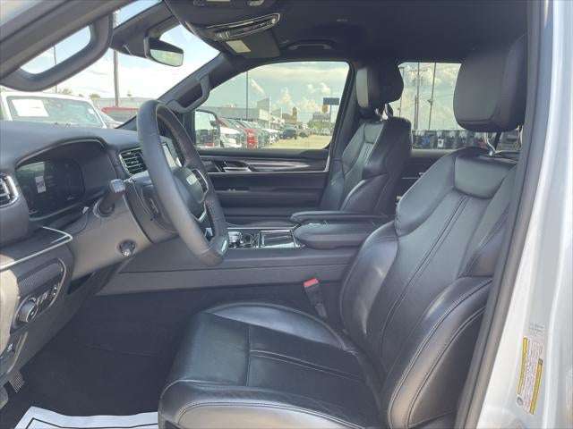 2023 Jeep Wagoneer Base