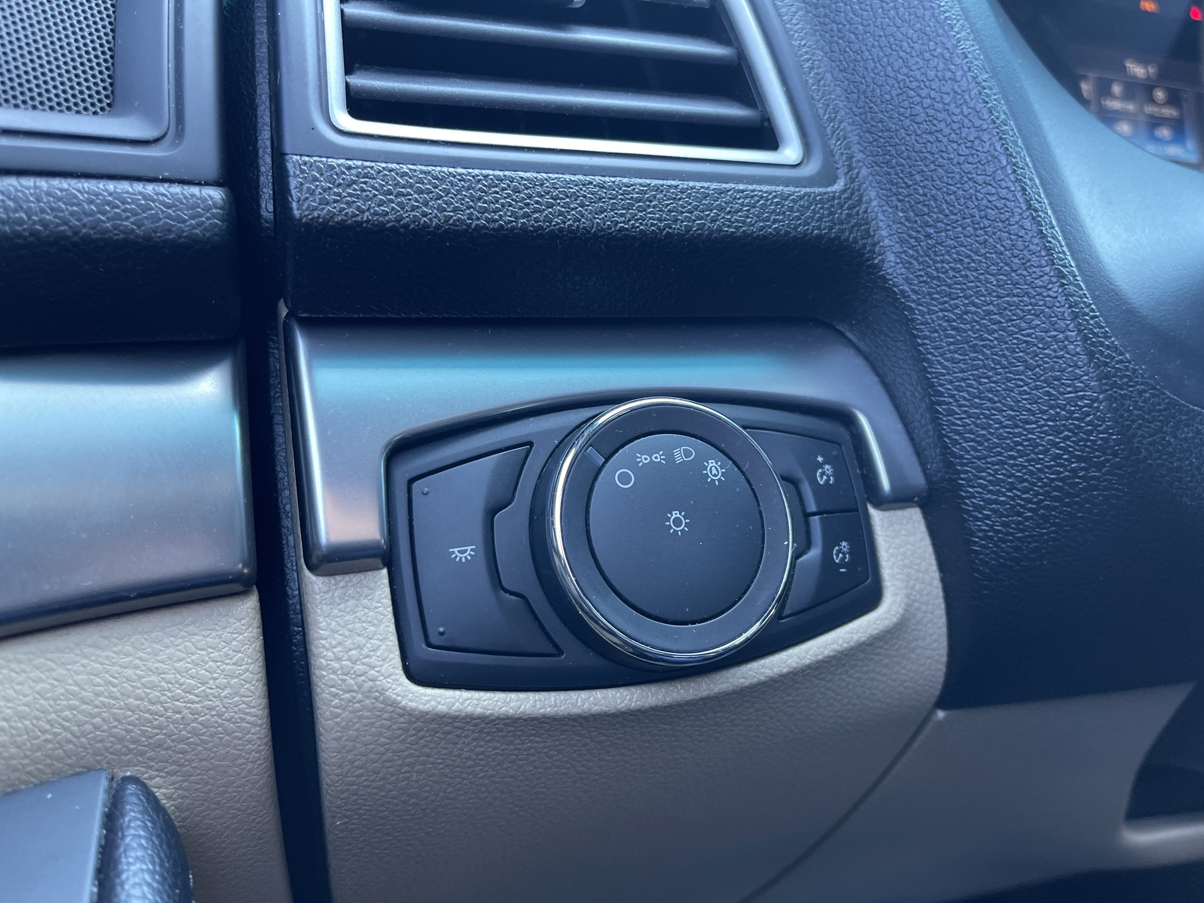 2017 Ford Explorer Base