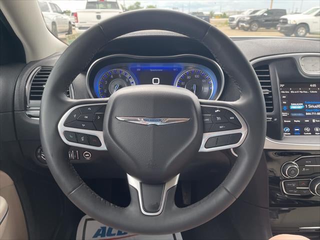 2023 Chrysler 300 Touring L