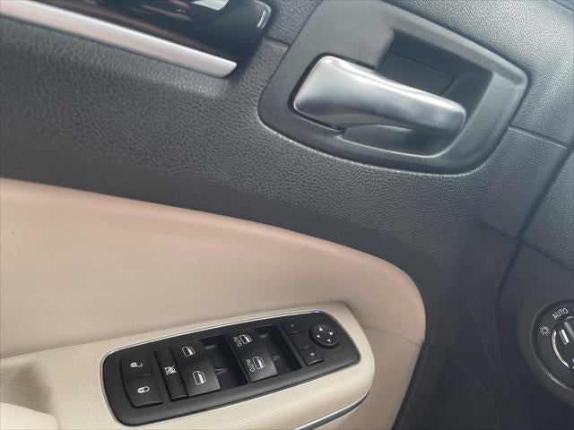 2023 Chrysler 300 Touring L