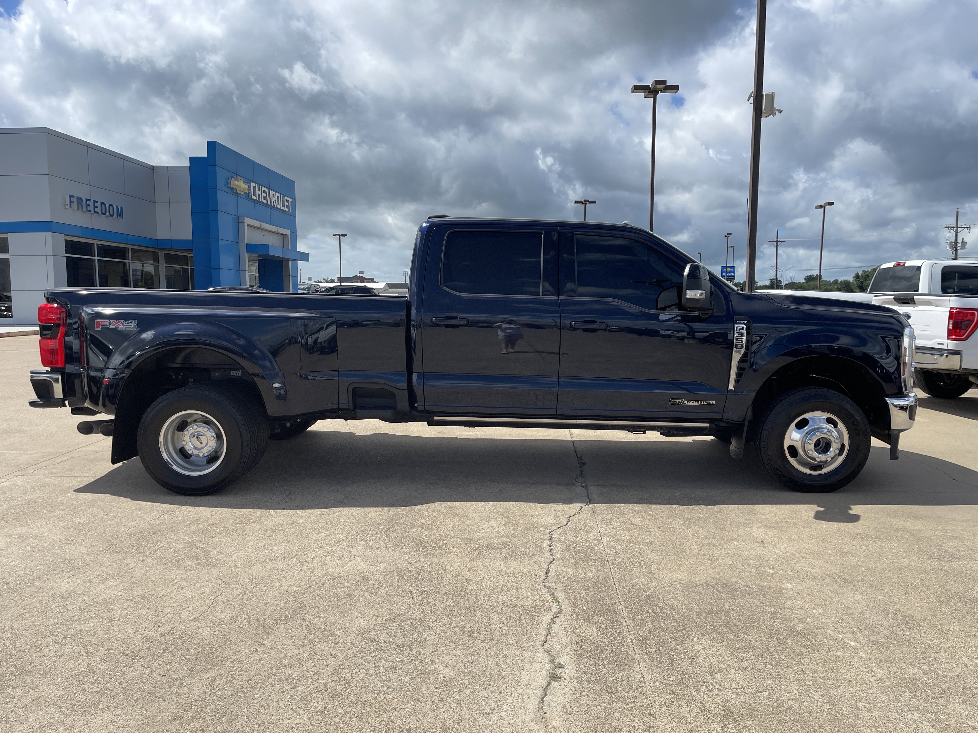 2024 Ford Super Duty F-350 DRW LARIAT