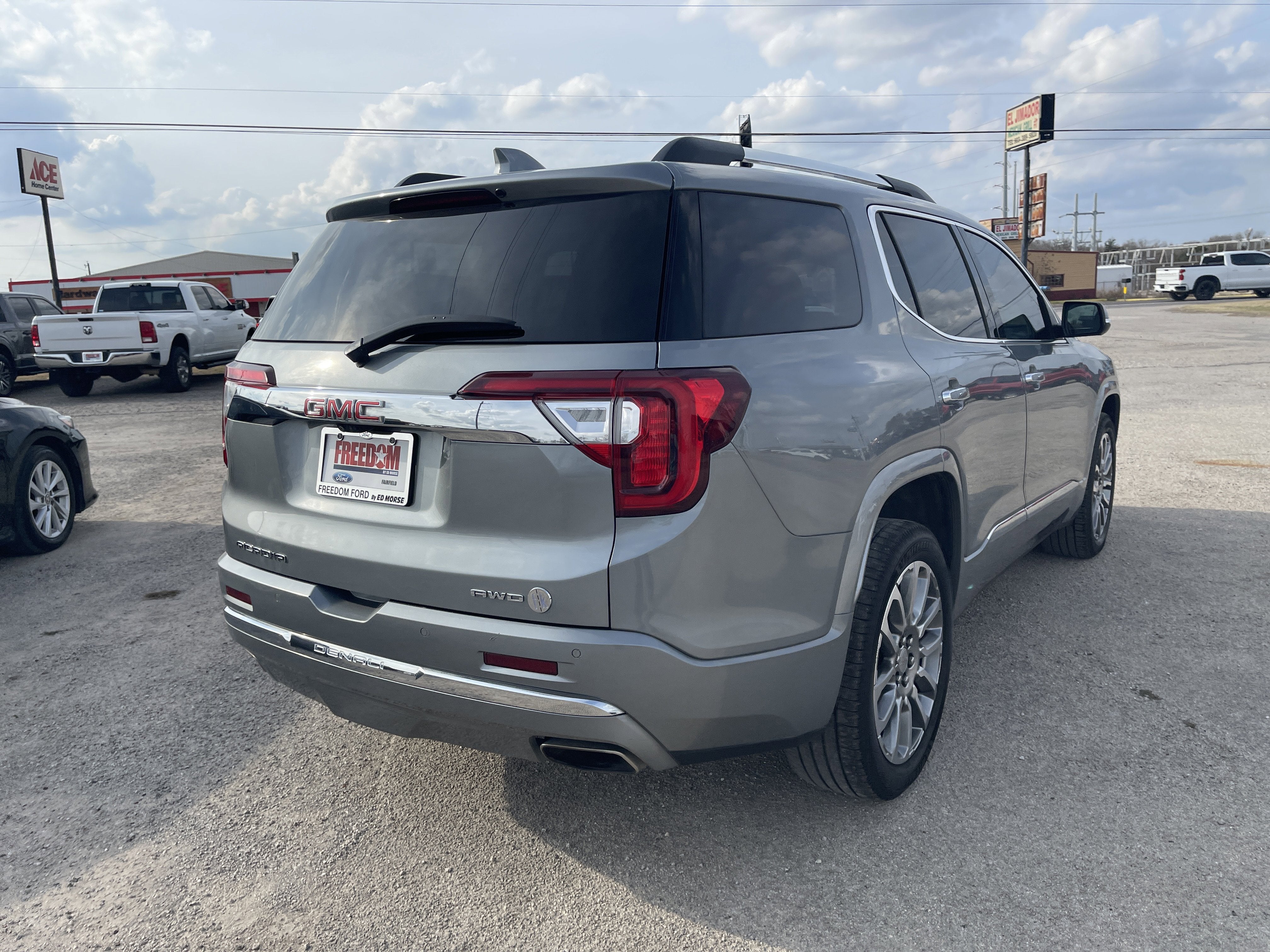 2023 GMC Acadia Denali