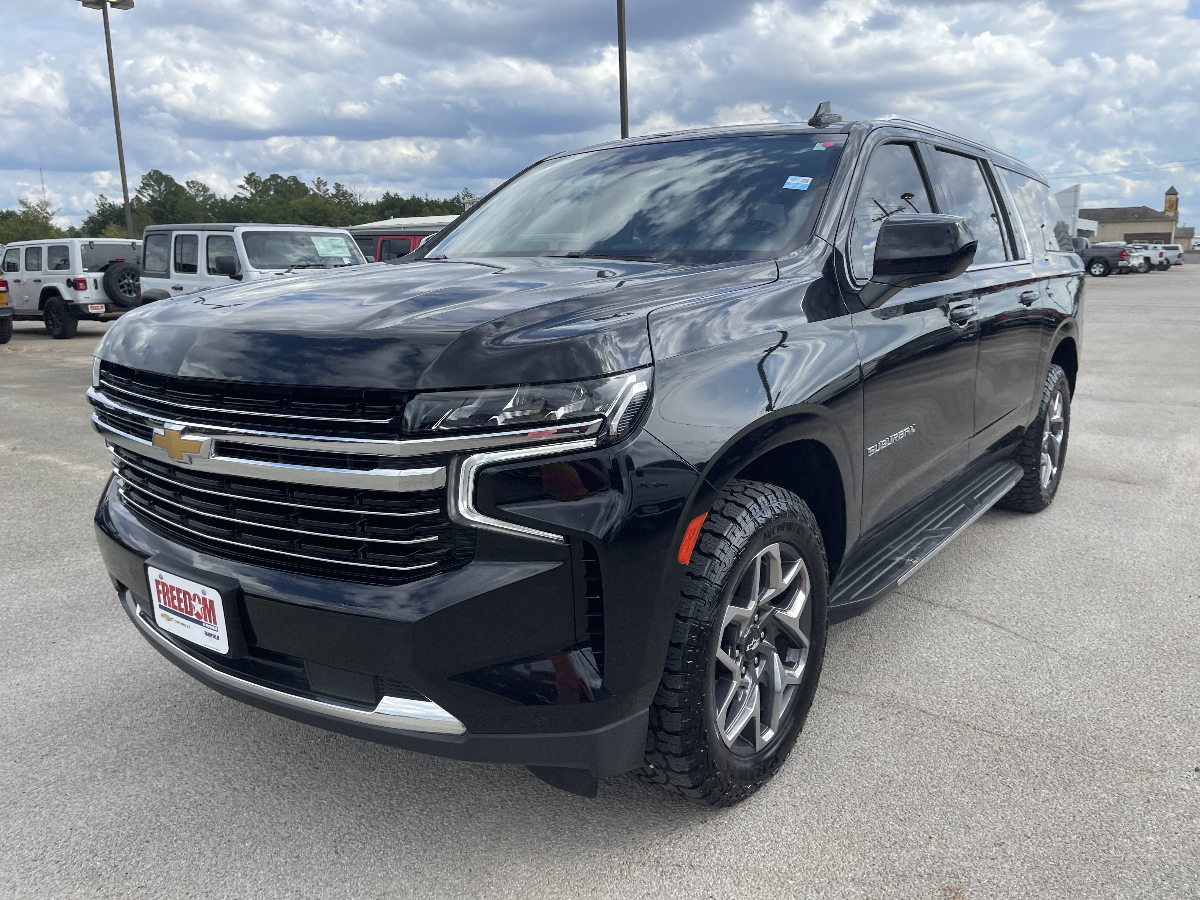 2023 Chevrolet Suburban LT