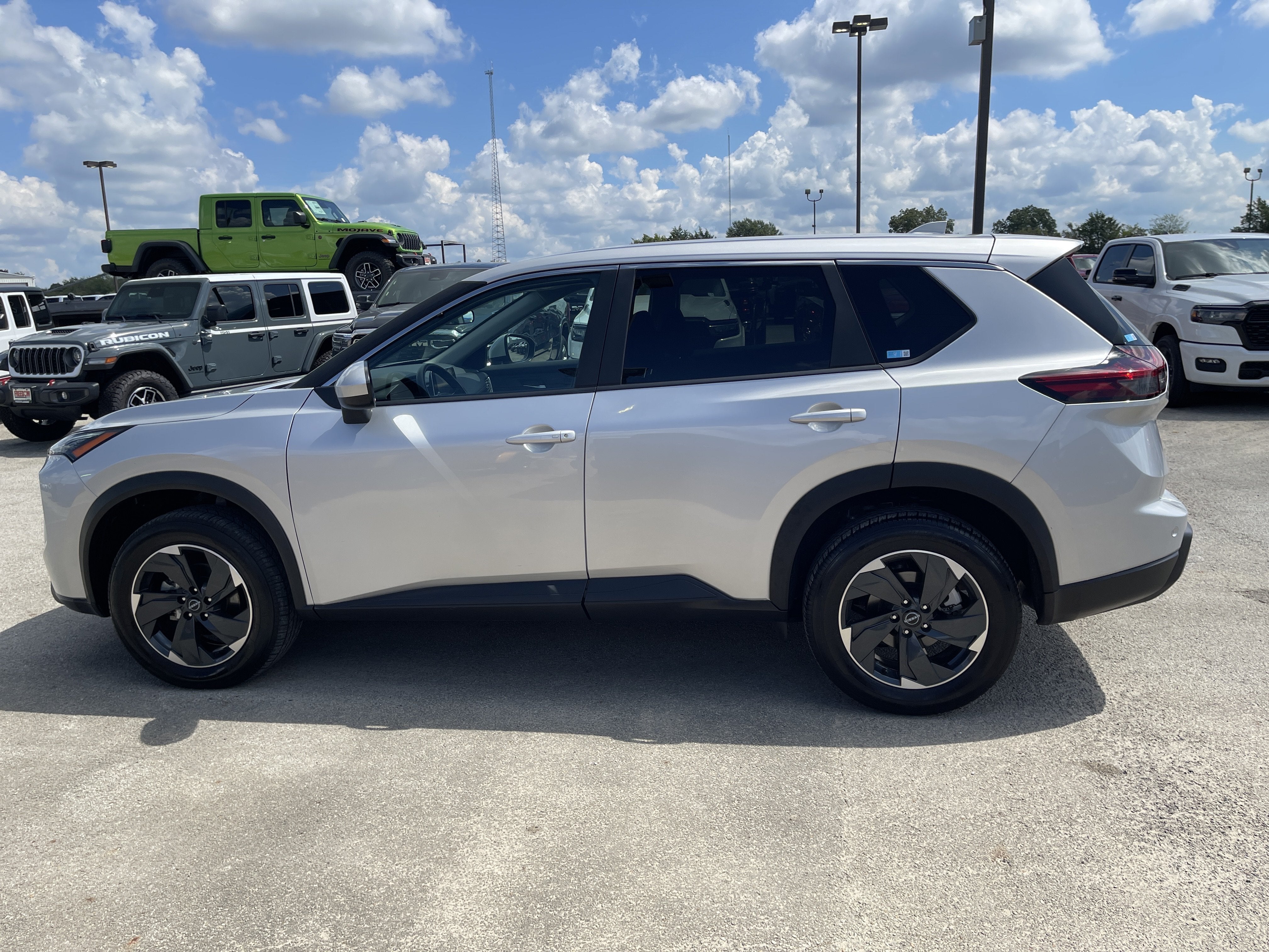 2024 Nissan Rogue SV